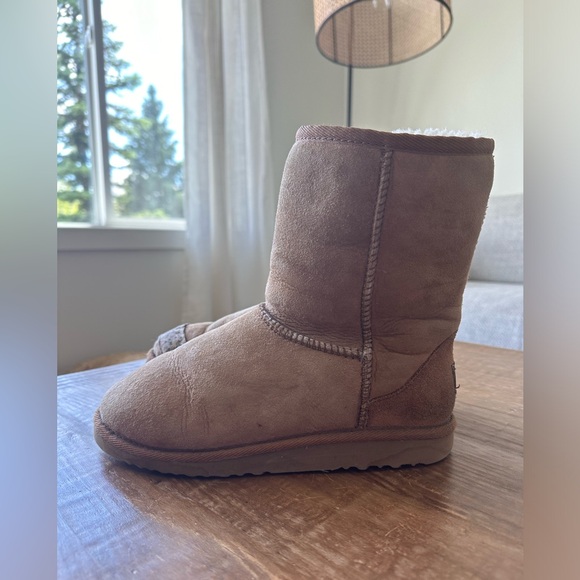 Uggs Kids Classic ll Boot | Size 4 Chestnut - Picture 4 of 7
